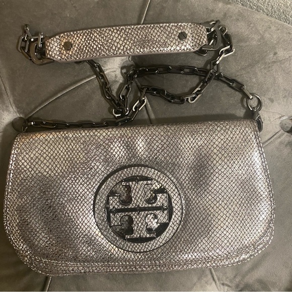 Like New TORY BURCH Crome/Silver Metallic Gunmetal Chain Linked Crossbody/Clutch - Picture 2 of 14